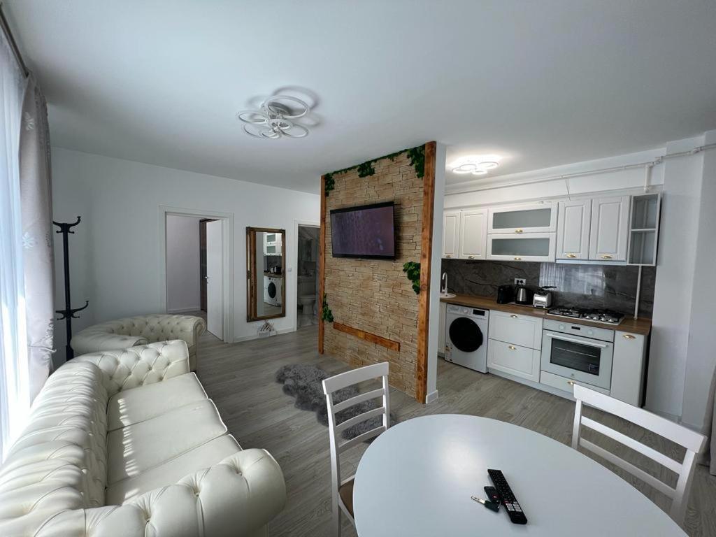 Urban Apartments And Studios - City Center Iasi Exteriör bild