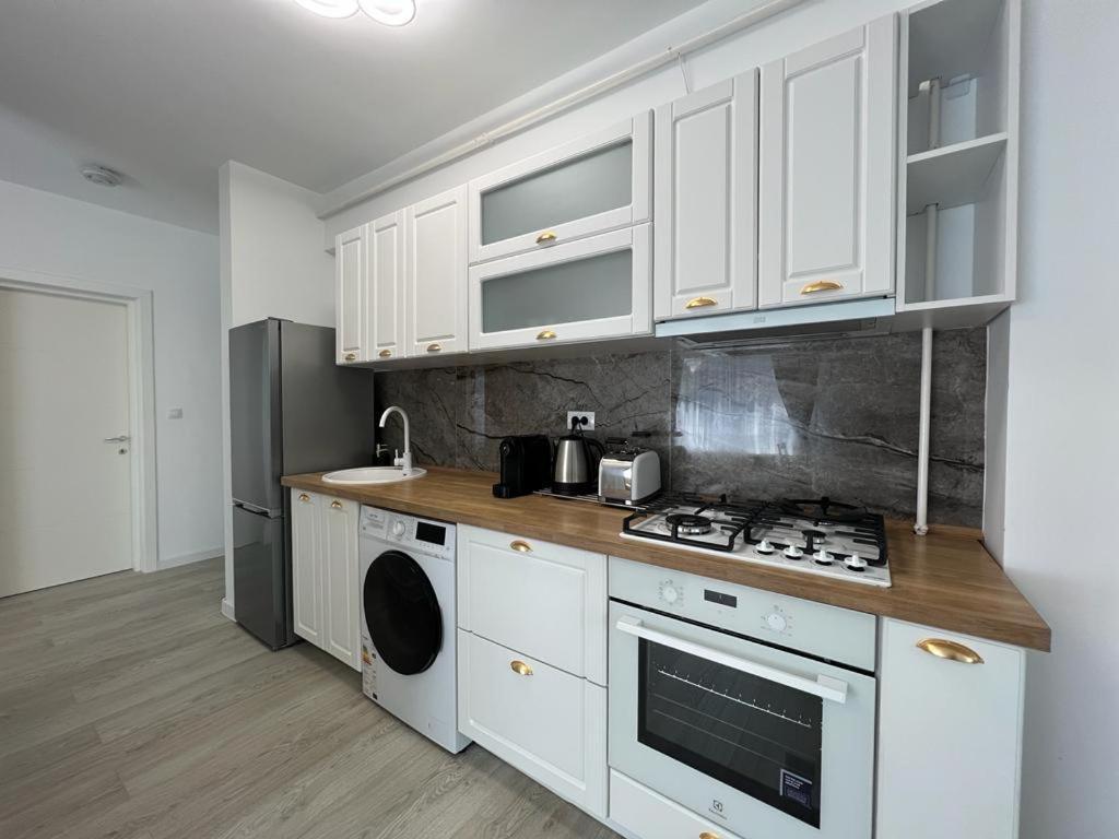 Urban Apartments And Studios - City Center Iasi Exteriör bild
