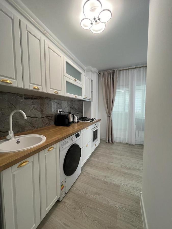 Urban Apartments And Studios - City Center Iasi Exteriör bild