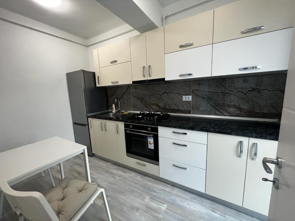 Urban Apartments And Studios - City Center Iasi Exteriör bild