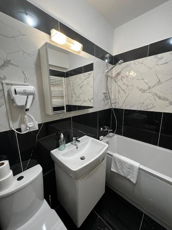 Urban Apartments And Studios - City Center Iasi Exteriör bild