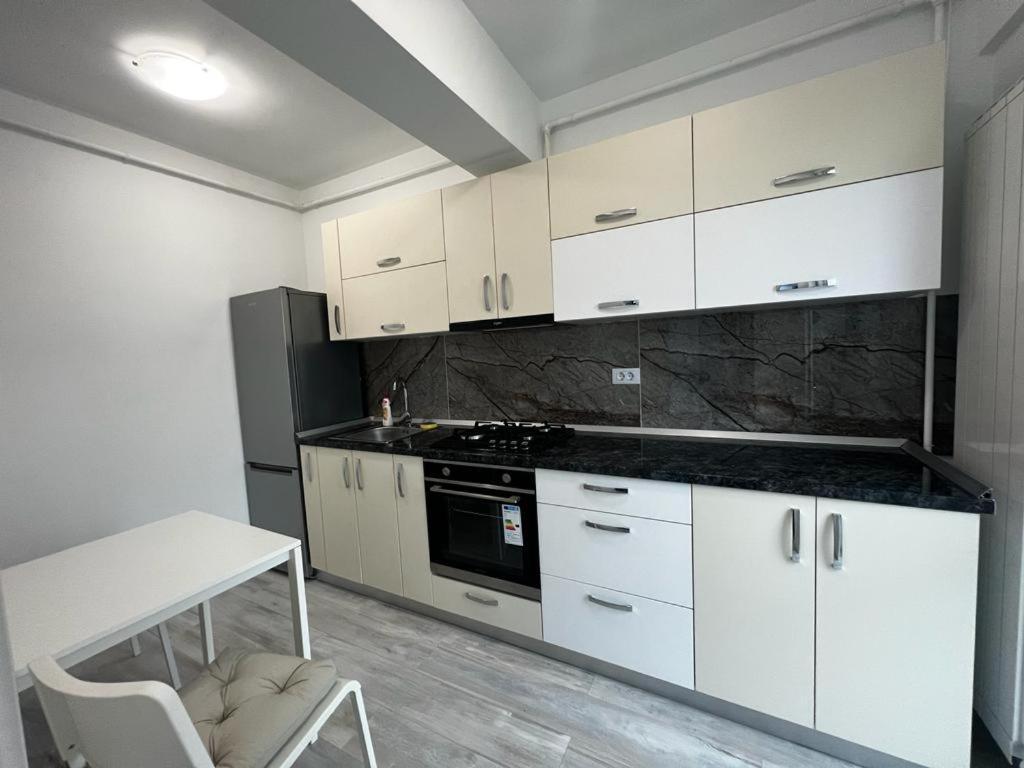 Urban Apartments And Studios - City Center Iasi Exteriör bild